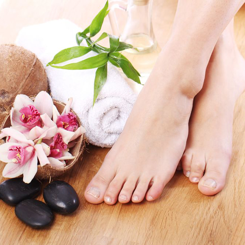 Aura Non-Toxic Pedicure w Gel