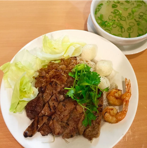 H1. Dried Rice Noodle w Combination of Charbroiled Pork, Fried Shrimp, Fried Fish Balls w Soup on the Side